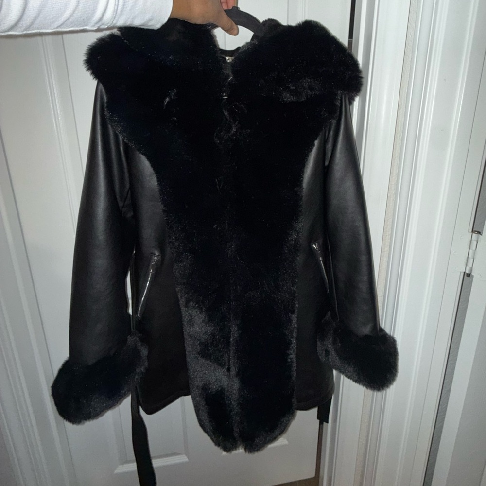 Nordstrom Black Elegant Faux Fur
Women's Coat